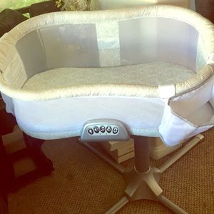 Halo baby bassinest swivel sleeper